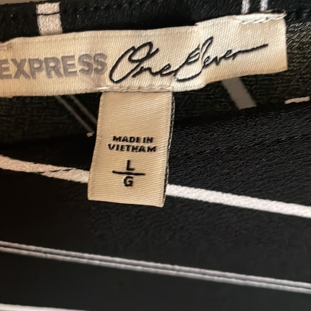 Express, size large - Picture 2 of 5